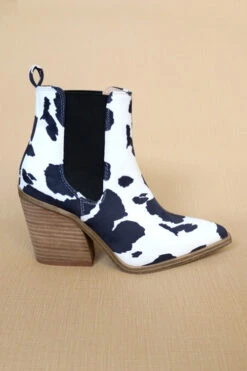 New Release -Outlet Shiny Steps Store dako cow whiteblack2