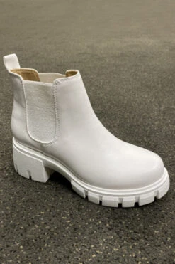 Chelsea Ankle Boots With Lug Sole Chunky Heel-White